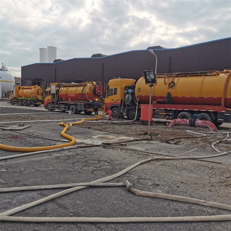 泰丰办事处污水池清理